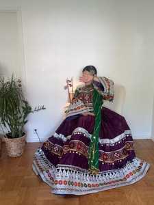 Prix de gros Robes afghanes vintage pour femmes Broderie personnalisée du logo Manches longues Dentelle Lavable Boutons Fermetures éclair Midi - Product Image 2