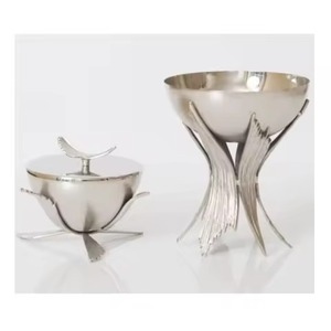 Elegante quemador de aroma de metal Bakhoor para una fragancia suave en dormitorio o salón - Product Image 5