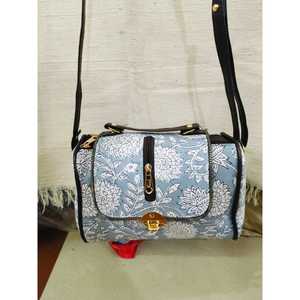 Bolso bandolera de algodón con estampado de Jaipur y decoración floral - Product Image 1