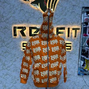 Sudadera con capucha y cremallera estampada ZOR para hombre, estilo urbano, oversize, con patrón de letras naranjas, de poliéster tejido, ideal para otoño. - Product Image 1