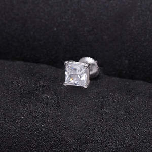 Boucle d'oreille clou carrée solitaire CLARA pour homme en argent sterling 925 de 6 mm, diamant taille princesse géométrique, cadeau pour hommes et garçons, 1 pièce - Product Image 2