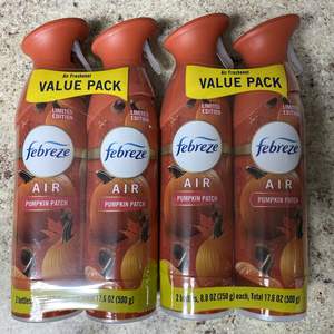 Ambientador Febreze, spray para combatir olores, Parche de calabaza, 8,8 oz - Product Image 1