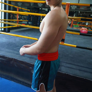 Pantalones Cortos de Muay Thai Transpirables y Elásticos, Logotipo Personalizado en la Parte Delantera, Color Sólido, Secado Rápido, Tela Satinada, para Hombre Adulto, Boxeo - Product Image 4