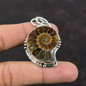 Pendentif en ammonite naturelle Collier élégant en argent sterling 925 fait à la main avec pierres précieuses - Product Image 3