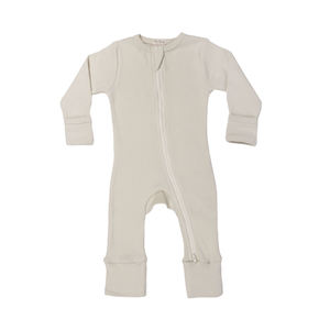 Conjunto de ropa de bebé de algodón orgánico de diseño personalizado cremalleras de manga larga para niñas a un precio razonable con patrón impreso - Product Image 5