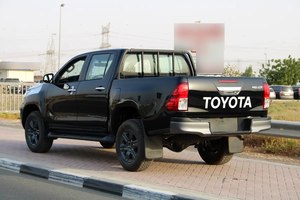 NUOVISSIMO 2025 Hilux Nero SRS 2.4L Potenza (150 CV) 4 Cilindri 4X4 2 Assi Alimentazione Diesel AWD Trasmissione Manuale Guida a Sinistra - Product Image 4