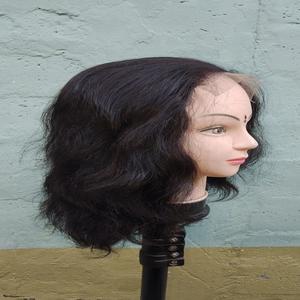 Perruques médicales Cheveux brésiliens vierges Dentelle transparente Petite/Grande vague de corps Texture soyeuse vierge Disponible en usine Caramel mixte - Product Image 2