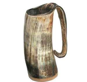 Mug à vin en corne de buffle de haute qualité, style Viking, avec un fini brillant et une poignée sculptée. - Product Image 3