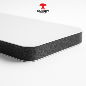 Densité légère de panneau de PVC de charbon de bambou du fabricant du Vietnam 0.61G/cm3 feuilles de plastique ignifuges de la maison moderne - Product Image 1