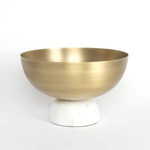 Cuenco de fruta de flores Vintage de latón antiguo Cuencos de fechas pulidos de Metal - Product Image 1