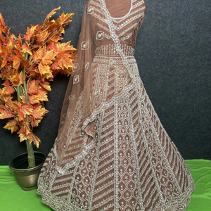 Moderne Élégant Sequin Designer Lehenga Choli Lourd Zari Broderie Sequin Travail Net Dupatta Longue Jupe pour Fête Cérémonielle Porter - Product Image 1