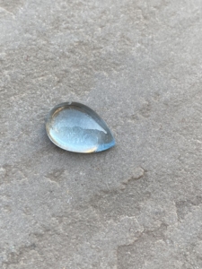 Attrayant 5.25 Carat Aigue-Marine Lâche Gemme Blanc et Bleu Opale avec Poire Forme Bon Lustre pour Faire Des Bijoux De Perles - Product Image 4