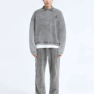 Sweat-shirt délavé à l'acide léger et basique avec un tissu lisse et un attrait classique Sweat-shirt délavé à l'acide - Product Image 3