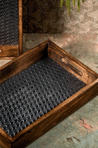 Plateau en aluminium fonctionnel élégant avec technique d'émail de couleur pour la décoration à des fins pratiques dans les maisons contemporaines ou traditionnelles - Product Image 3