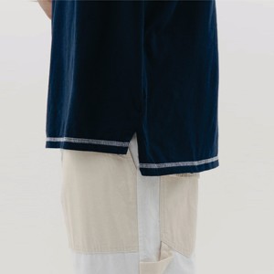 การออกแบบ OEM ระดับพรีเมียม: เสื้อยืดกีฬาของผู้ชายทรงสลิมฟิตแบบกำหนดเองพร้อมการเย็บที่ตัดกัน - Product Image 5