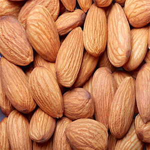 Amandes entières naturelles de qualité supérieure, fraîches, riches en protéines, au goût savoureux, pour les collations, la pâtisserie et la transformation alimentaire, en vente - Product Image 1