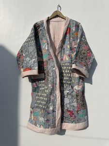 Venta al por mayor lote indio hecho a mano Patchwork algodón Kantha chaqueta para mujer bata acolchada Chaqueta larga de invierno - Product Image 3