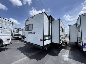 Gran Oferta, Remolque de Viaje Usado Heartlands Eddie Bauer 2600RK-L 2022, Multifuncional, Todoterreno, con Baño y Ducha - Product Image 2