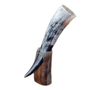 Mug en corne viking gravé personnalisé tendance, écologique, fait à la main, en corne naturelle, tasse à bière, cadeau d'affaires, vente en gros - Product Image 1