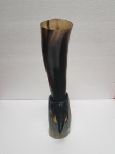 แก้วเขาสัตว์แบบไวกิ้งสลักลายตามสั่ง สำหรับดื่มมีด ไวน์เบียร์ สไตล์ศาสนา ทำด้วยมือ ทนทาน ของโบราณจากอินเดีย - Product Image 2