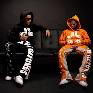 ชุดวอร์มผ้าหนาแบบฝรั่งเศสผ้าปะติดเสื้อฮู้ดและกางเกงขาบานแบบปักโลโก้ได้ตามต้องการ - Product Image 1