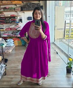 Vêtements de fête lourds-Robe indienne en coton lin rayonne soie Georgette avec broderie Chinon et Dupatta léger - Product Image 6