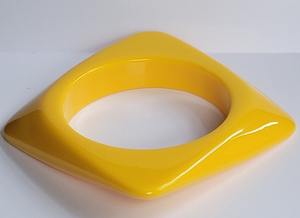 Bracelets et joncs en résine tendance, bijoux contemporains pour femmes - Product Image 2