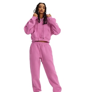 Ensemble de survêtements Boxy de haute qualité pour femmes Ensemble de survêtements durables et respirants avec logo imprimé personnalisé - Product Image 2