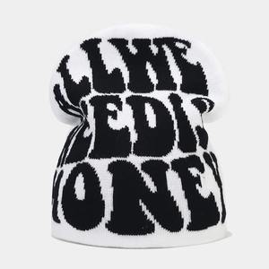 TODO LO QUE NECESITAMOS ES DINERO Beanie Letter Jacquard Hip Hop Knit Hat Unisex Y2K Skull Cap Warm Elastic Beanies Cap para mujeres y hombres - Product Image 3