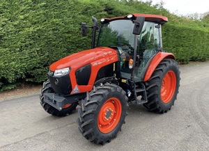 Tractores modernos Kubota con cabinas cómodas para el operador y controles sencillos. - Product Image 2