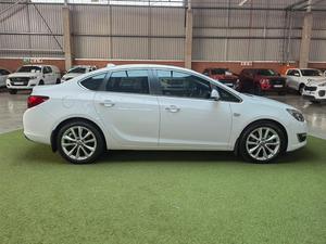 Offre exceptionnelle : Opel Astra Berline d'occasion 1. 6 T U R B O    C O S M O   -  PRÊT À EXPÉDIER - Product Image 5