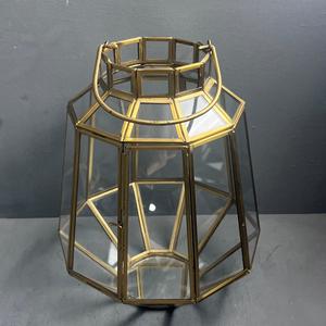 Lanterne à bougie décorative en verre et en laiton pour la décoration de la maison avec finition en laiton - Product Image 4