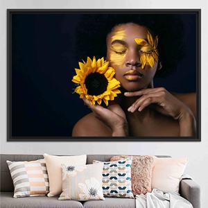 Impresión en lienzo de mujer africana y girasol: decoración de pared estilo bohemio, lienzo con marco negro - Product Image 1
