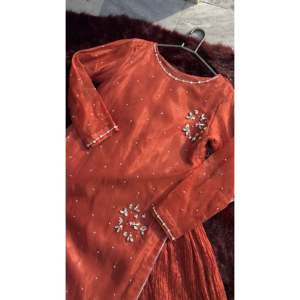Vestido Maxi de Gasa Hecho a Mano con Cintura Imperio, Escote Corazón Asimétrico, Cola Larga, Elegante, Festivo y Formal - Product Image 2