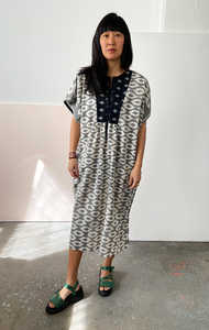 Nuevo Modelo 2026, Kaftán de Diseño con Estampado Único, Manga Corta, Largo hasta la Rodilla, Talla Grande, para Mujer, Estilo Boho, Venta al Por Mayor - Product Image 2