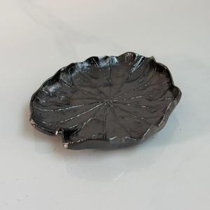 Vente flash R B Overseas Lotus Leaf Aluminium Fruits secs faits à la main avec une finition en nickel noir de haute qualité à un prix incroyable en Inde - Product Image 5