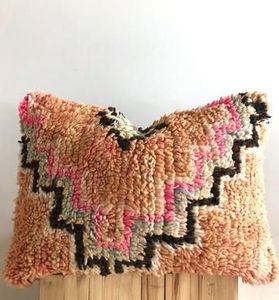 Taie d'oreiller marocaine housses de coussin en laine oreiller berbère, taie d'oreiller tapis marocain vintage avec pompon - Product Image 1