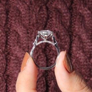 แหวนหมั้นเพชรแบบโซลิแทร์สำหรับผู้ใหญ่โซเฟียเจียระไน3.08ct ทอง14K ก้านหนาขนาด8มม. ทันสมัยก้านชุบทอง14K - Product Image 4
