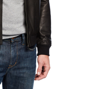 Veste bomber universitaire en cuir de vachette en gros, fermeture éclair, veste d'hiver noire de style streetwear avec logo en relief - Product Image 6