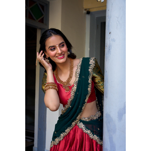 Designer Zari Weaving Work Lehenga Set | avec Dupatta | Vêtements ethniques indiens pour un usage nuptial et festif - Product Image 4