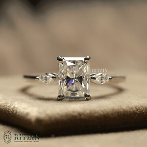 Bague de fiançailles de style 3 pierres avec diamants taille radiante et marquise pour femme - Product Image 5