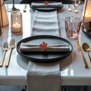 Porte-serviettes élégant en feuille rouge, idéal pour les décorations de table festives, les fêtes, les réunions de famille et les occasions spéciales, en provenance d'Inde - Product Image 6