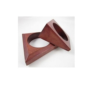 Conception en forme de coeur épais en bois décoration de banquet de mariage côté intérieur rond anneau en bois vaisselle - Product Image 2