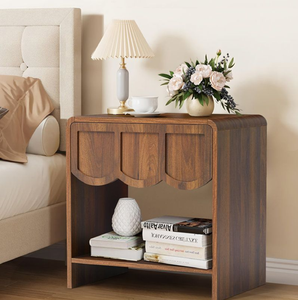 Mesita de noche moderna de mediados de siglo con un estante abierto y cajones con un tirador de latón audaz. Disponible a precios mayoristas. - Product Image 6