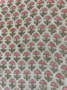 Tissu en coton imprimé à la main – Motif floral Buti sur toute la surface |   Textile indien traditionnel rose et vert olive - Product Image 3