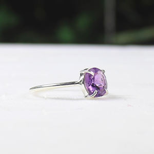 Anillo fino minimalista de Plata de Ley 925 brillante de 7mm, amatista púrpura de corte brillante con ajuste de bisel, ajuste de punta delicada - Product Image 4