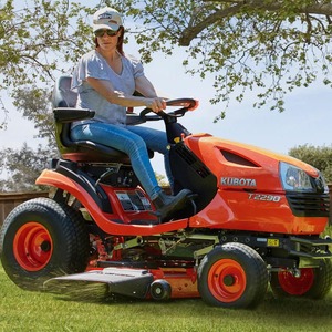 Robust outdoor equipment Kubota T2290 riding <b>lawn</b> <b>mower</b> for landscaping agricultural use with reliable engine power - Product Image 2