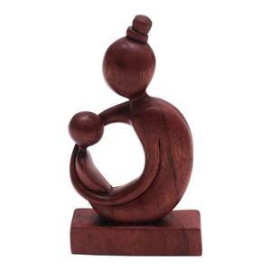 Statue décorative en bois mère-enfant, sculptée dans du bois naturel, symbolisant l'amour, la tendresse, les liens familiaux et les émotions. - Product Image 3