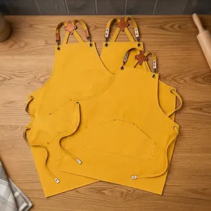 Tablier classique jaune en coton sans manches avec poches ajustables à la taille, résistant à l'eau et au design tendance pour la cuisine - Product Image 1