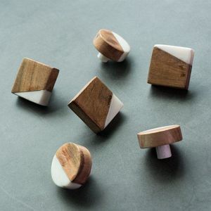 Boutons en marbre et en bois pour tiroirs de meubles, finition naturelle artisanale, quincaillerie de luxe pour les intérieurs de cuisine modernes - Product Image 5